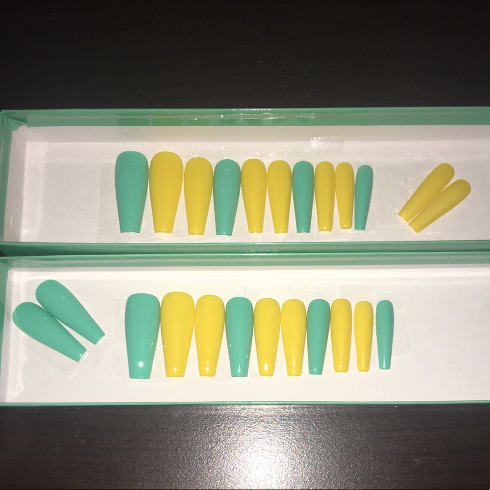 24 pc. Press on Nails